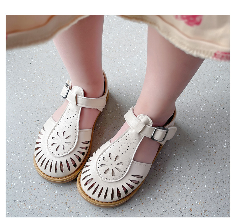 Girls Sandals 2022 New Children's Hollow Soft Sole Shoes Carved  Fashion Princess Shoes Beach Shoes Hot Cut-outs Princess