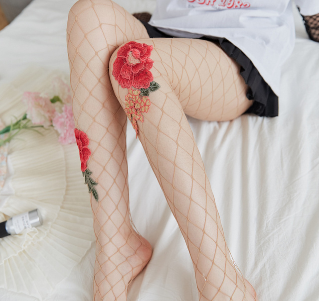 1Pairs Sexy Women's Fishnet Pantyhose Red Flower Hot Drill Embroidered Mesh Stockings Fishing Net Mesh Jeans Temptation Black White Net