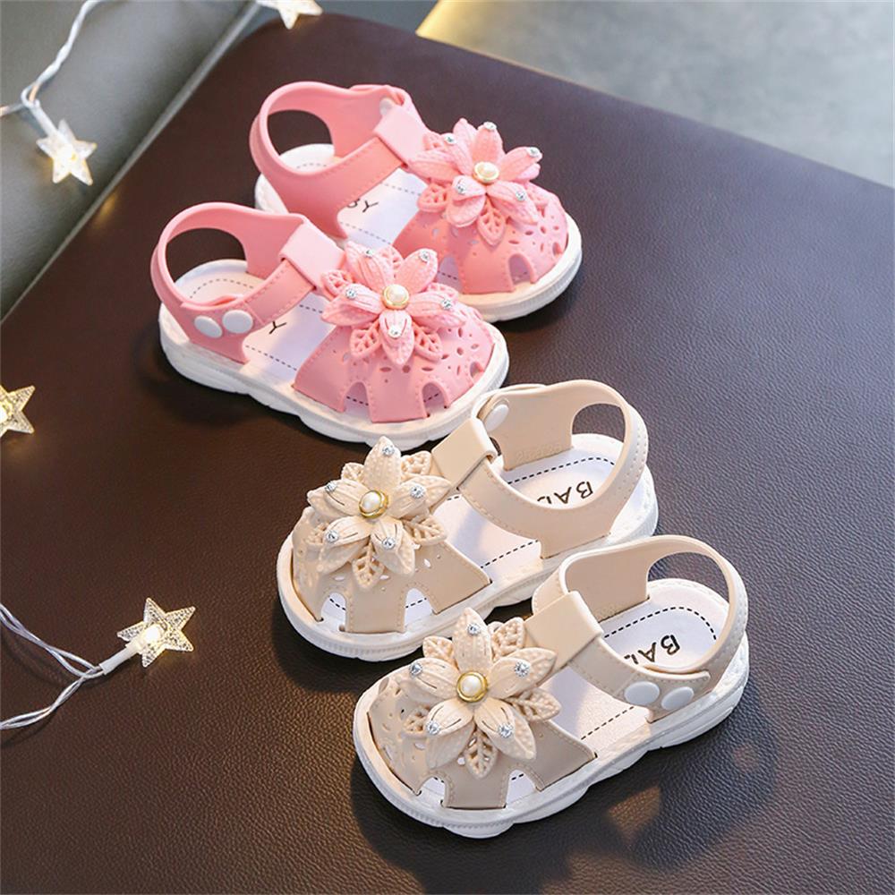 Sandals for children's summer sandals  flat bottomed informal shoes with buttons  soft and non slip pink flower design