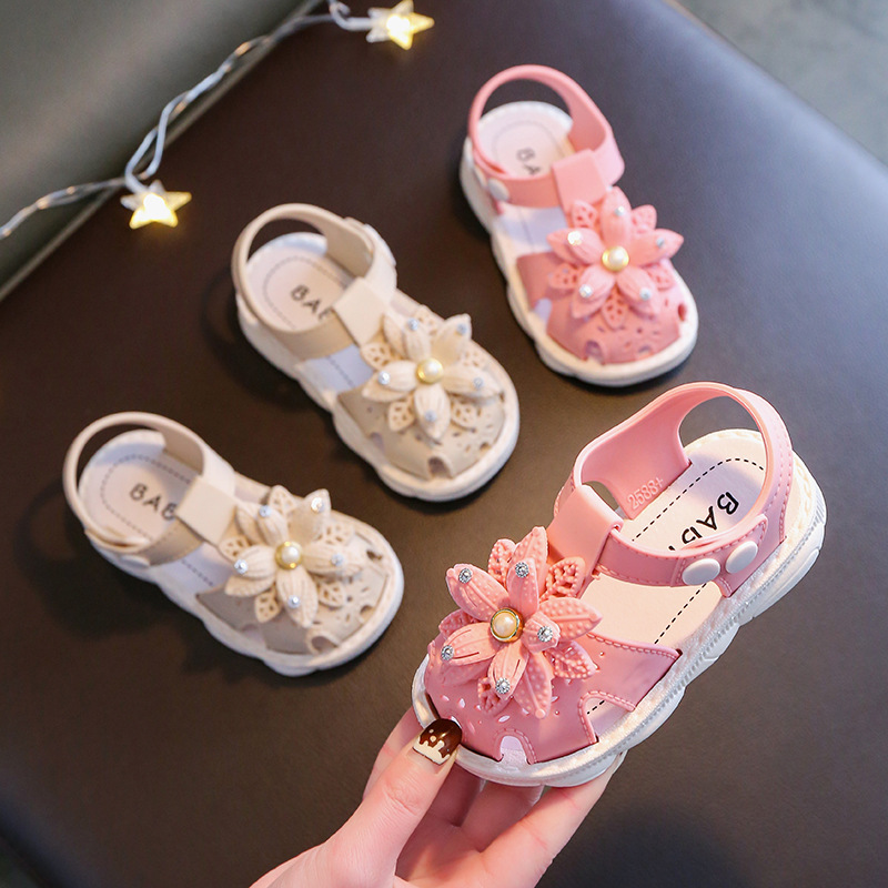 Sandals for children's summer sandals  flat bottomed informal shoes with buttons  soft and non slip pink flower design