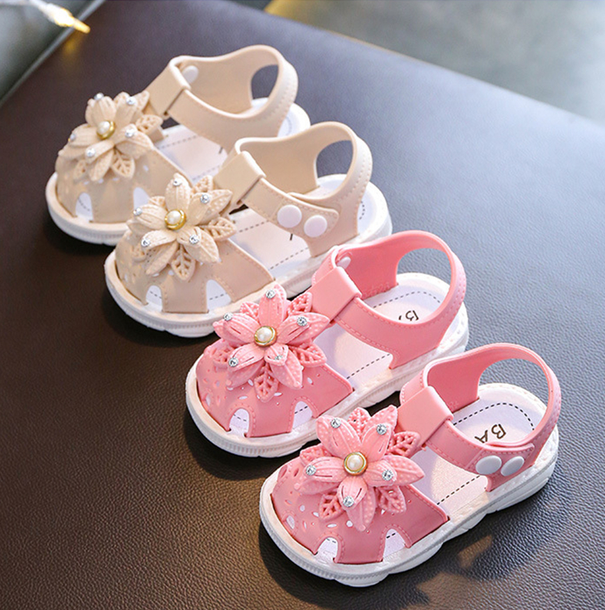 Sandals for children's summer sandals  flat bottomed informal shoes with buttons  soft and non slip pink flower design