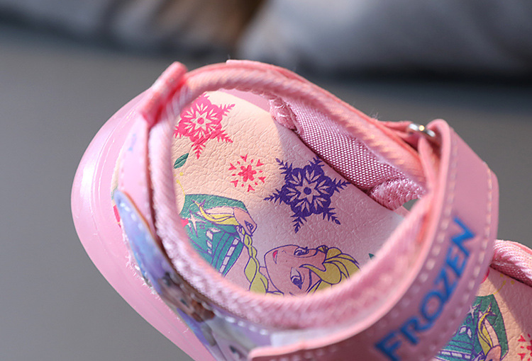 Children's Sandals Glow Beach Walking Shoes For Primary And Secondary School Students