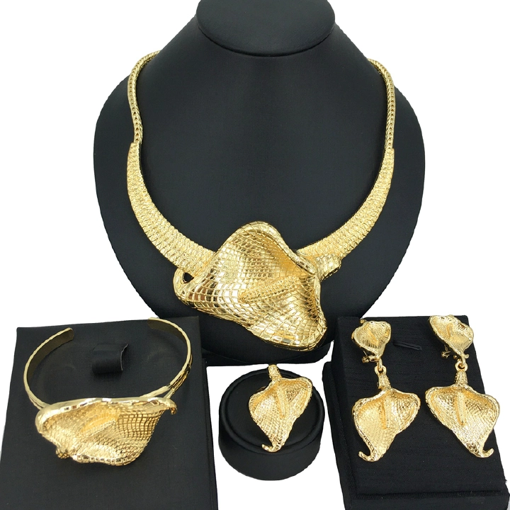 New Fashion Luxury Gold Queen Ring Bracelet Earrings Necklace Women's Fashion Jewelry Birthday Gift Luxury Women's Jewelry 5-Piece Bracelet Necklace Earrings Square Women