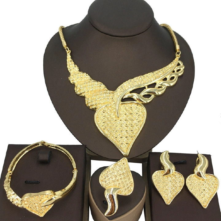 New Fashion Luxury Gold Queen Ring Bracelet Earrings Necklace Women's Fashion Jewelry Birthday Gift Luxury Women's Jewelry 5-Piece Bracelet Necklace Earrings Square Women