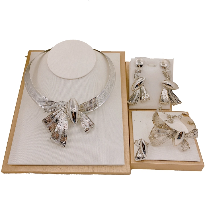 New Fashion Luxury Gold Queen Ring Bracelet Earrings Necklace Women's Fashion Jewelry Birthday Gift Luxury Women's Jewelry 5-Piece Bracelet Necklace Earrings Square Women