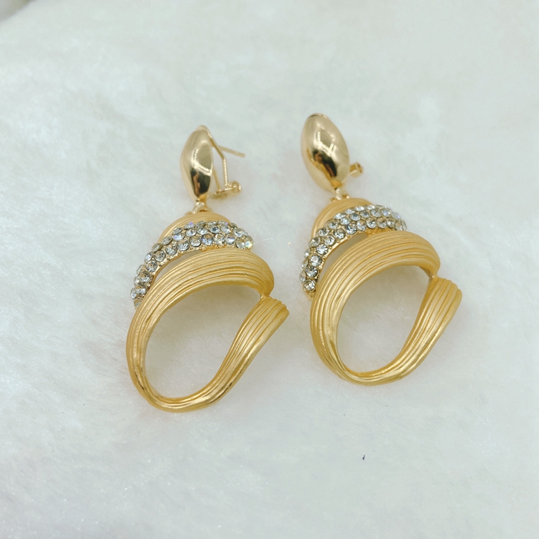 Women's earrings with diamonds New exaggerated earrings Earring set Metal leaf shape pendant earrings Europe and America New 18k gold plated Italian high-end design earrings Original
