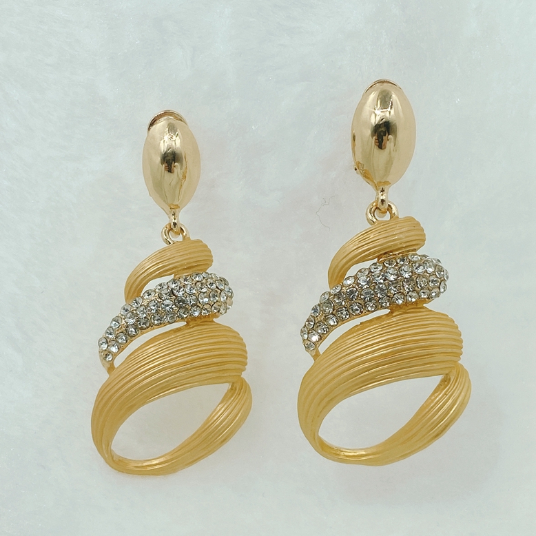 Women's earrings with diamonds New exaggerated earrings Earring set Metal leaf shape pendant earrings Europe and America New 18k gold plated Italian high-end design earrings Original