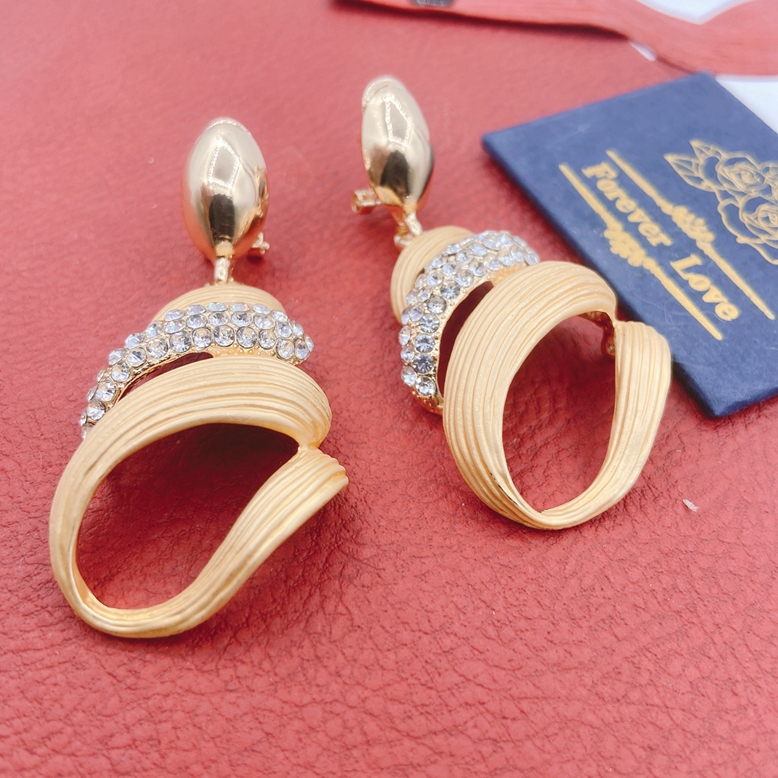 Women's earrings with diamonds New exaggerated earrings Earring set Metal leaf shape pendant earrings Europe and America New 18k gold plated Italian high-end design earrings Original