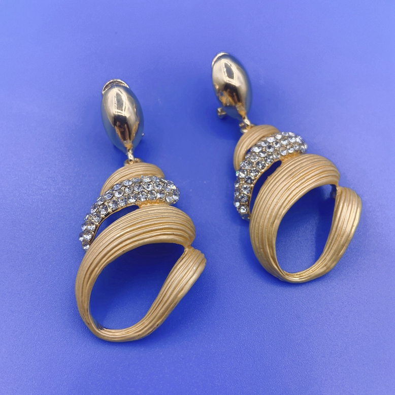 Women's earrings with diamonds New exaggerated earrings Earring set Metal leaf shape pendant earrings Europe and America New 18k gold plated Italian high-end design earrings Original
