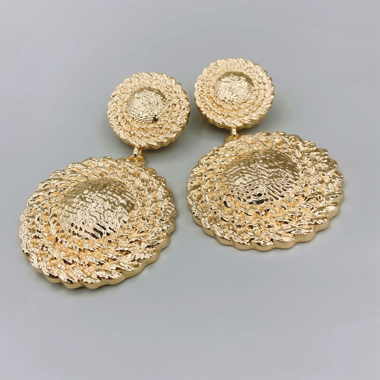 Women's earrings Fashion jewelry Gold plated earrings Earrings 1 piece Dubai exaggerated high-end earrings 18k gold pendant earrings The wedding banquet is exaggerated