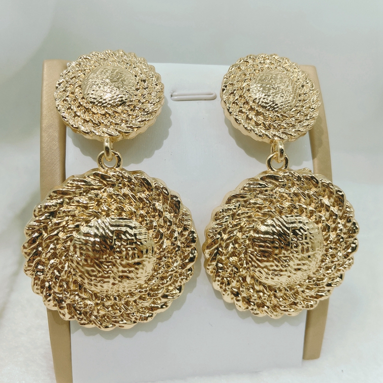 Women's earrings Fashion jewelry Gold plated earrings Earrings 1 piece Dubai exaggerated high-end earrings 18k gold pendant earrings The wedding banquet is exaggerated