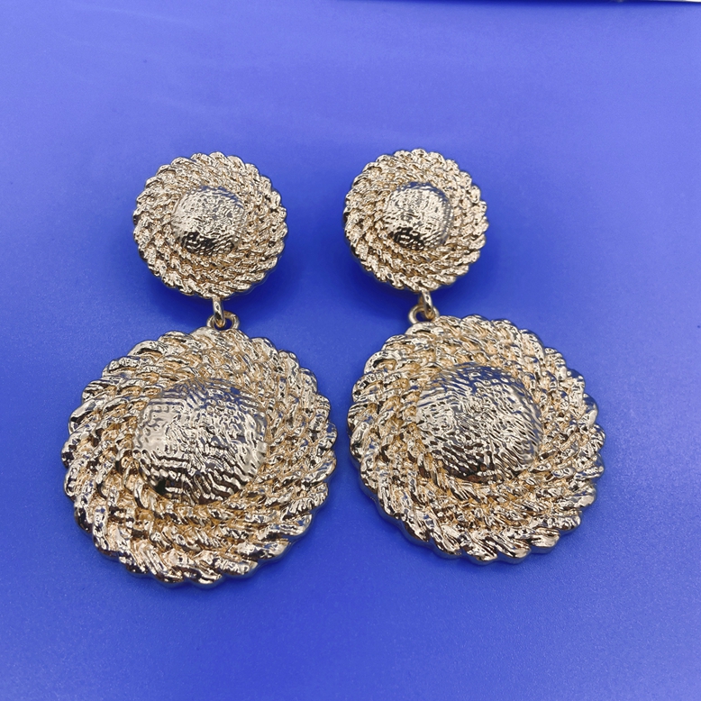 Women's earrings Fashion jewelry Gold plated earrings Earrings 1 piece Dubai exaggerated high-end earrings 18k gold pendant earrings The wedding banquet is exaggerated