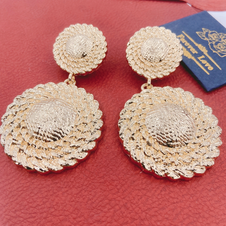 Women's earrings Fashion jewelry Gold plated earrings Earrings 1 piece Dubai exaggerated high-end earrings 18k gold pendant earrings The wedding banquet is exaggerated