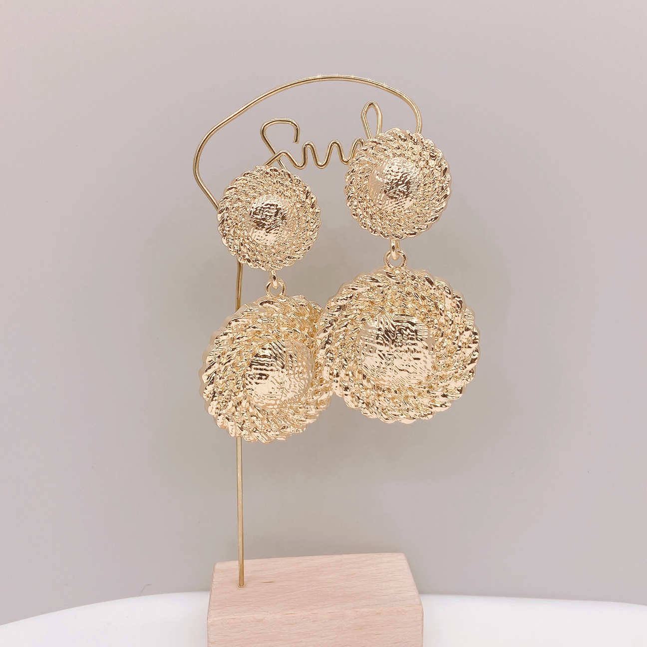 Women's earrings Fashion jewelry Gold plated earrings Earrings 1 piece Dubai exaggerated high-end earrings 18k gold pendant earrings The wedding banquet is exaggerated