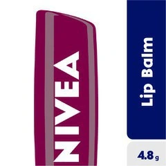 NIVEA Fruity Shine black berry 4.8g. This balm helps you keep your lips moisturised for 24h. Infused with a cherry aroma & selected pigments that leave a beautiful touch of colour & shine on your lips