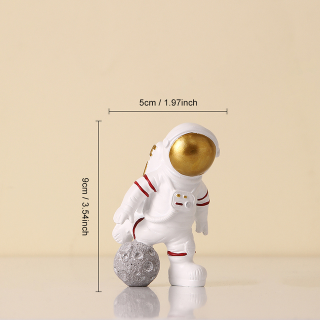 1pcs Nordic Astronaut Figurines Resin Sculpture Modern Home Decor Miniatures Table Ornaments Cosmonaut Figure Home Decorative
