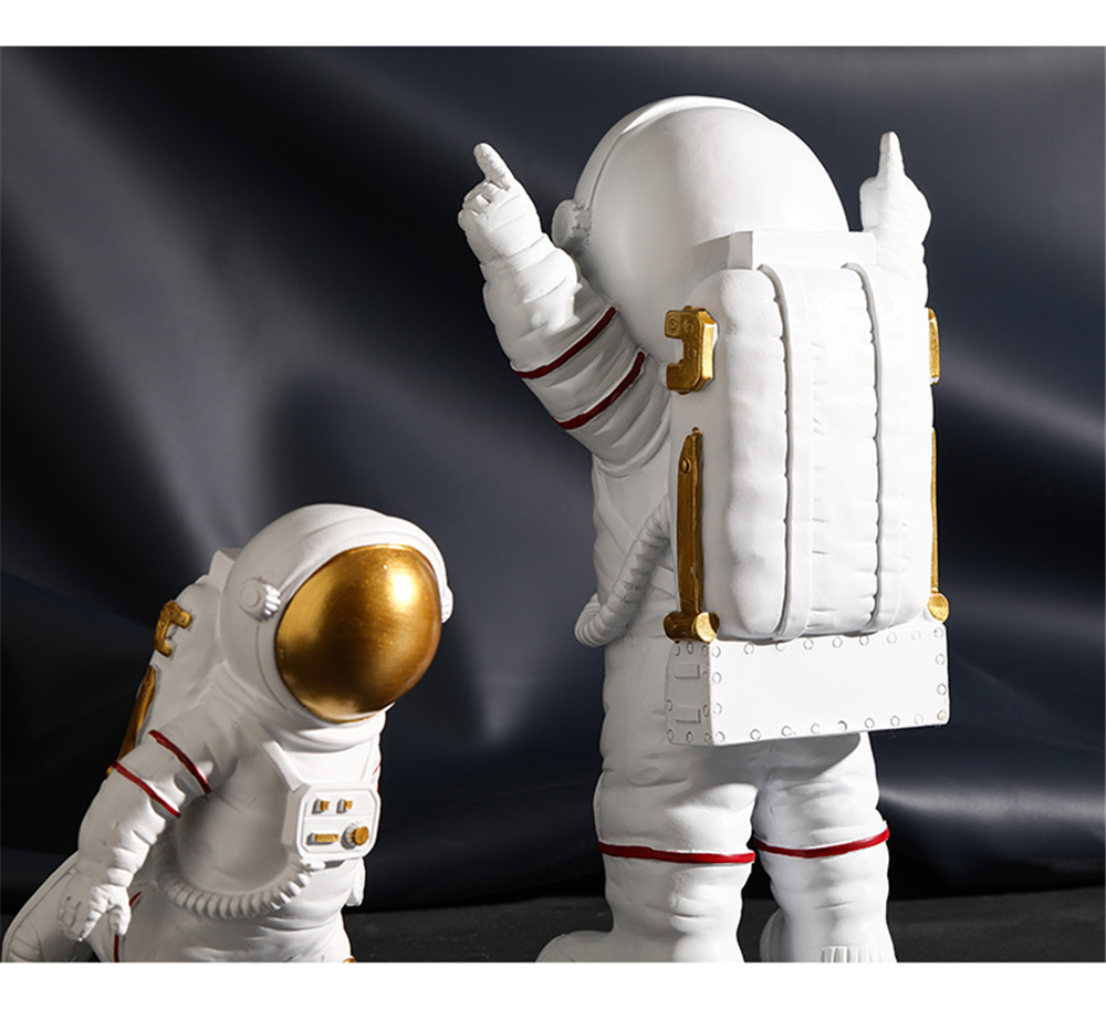 1pcs Nordic Astronaut Figurines Resin Sculpture Modern Home Decor Miniatures Table Ornaments Cosmonaut Figure Home Decorative