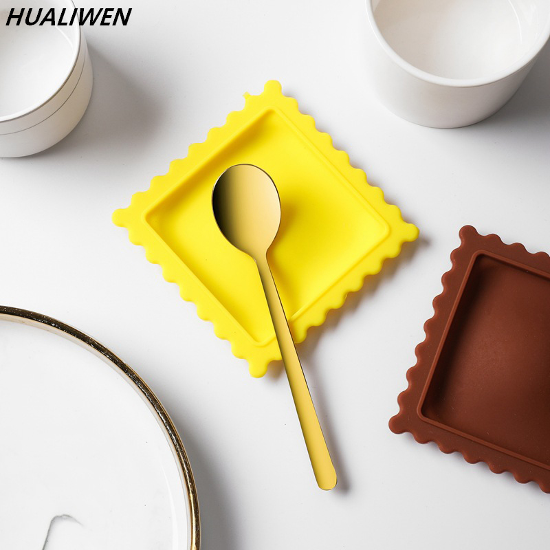 5pcs Biscuit Shape Silicone Insulation Spoon Pad Heat Resistant Placemat Drink Glass Coaster Tray Spoon Pad Kitchen Tool