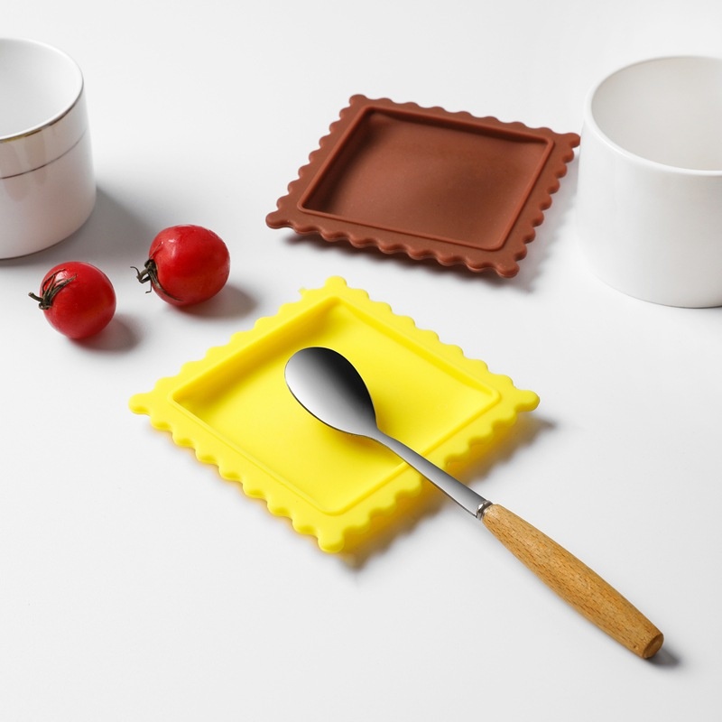 5pcs Biscuit Shape Silicone Insulation Spoon Pad Heat Resistant Placemat Drink Glass Coaster Tray Spoon Pad Kitchen Tool