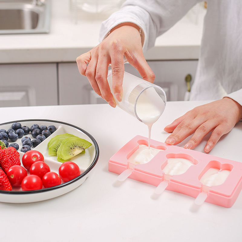 Popsicle old With Lid Sticks Ice Cream Mold Tray Silicone DIY Kitchen Accessories Fruit Animal Shape Kitchen Gadget Pastry Mold