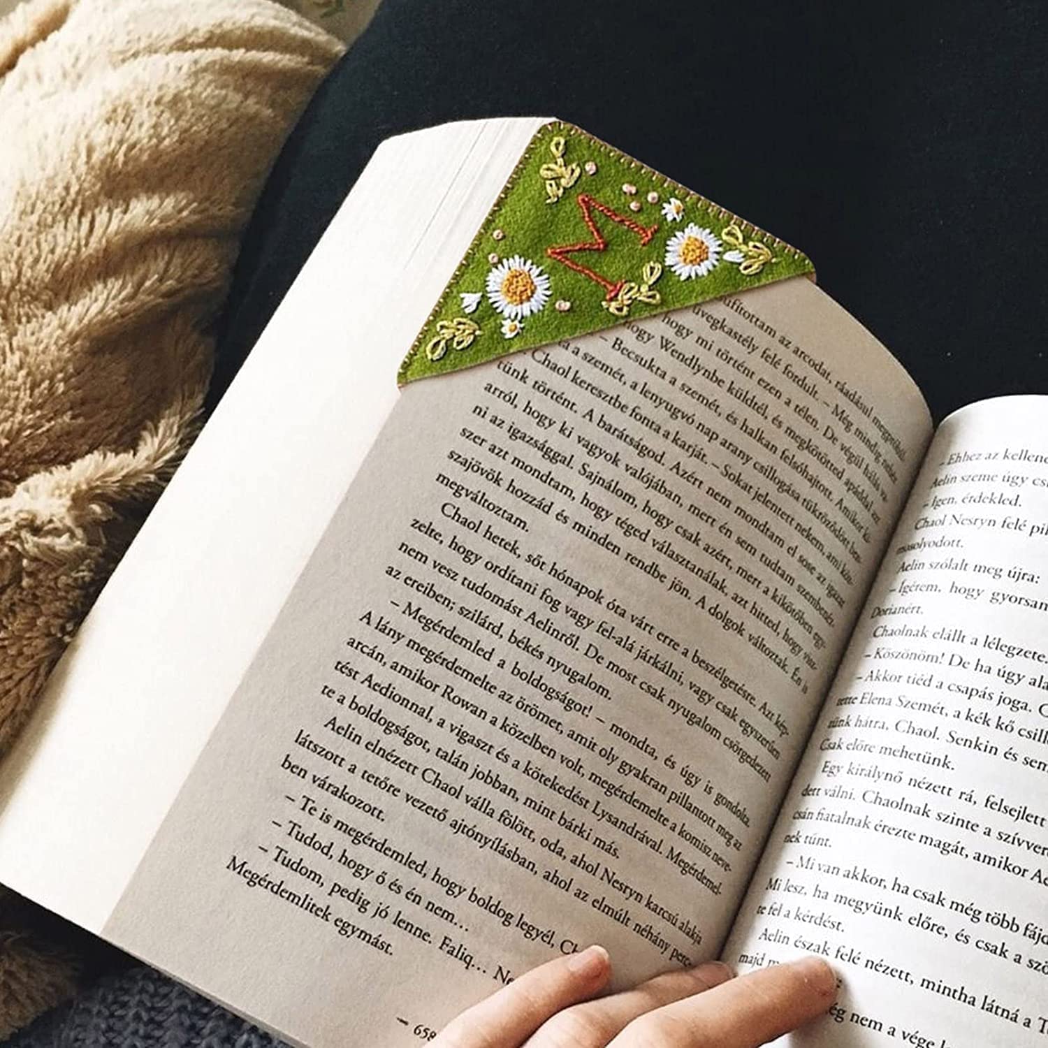 5pcs Hand Embroidered Corner Bookmark Cute Flower Bookmarks for Book Reading Lovers Meaningful Gift Bookmark School Office Supply