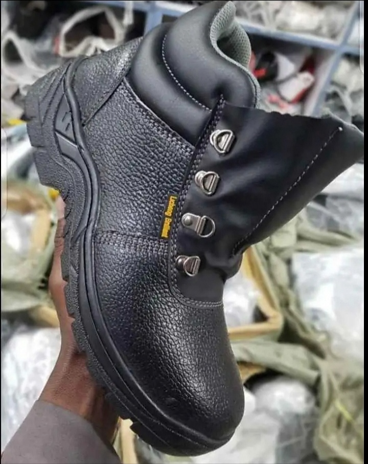 Generic All Seasons Home And Industrial Safety Boots shoes Black