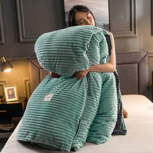 High quality heavy warm Velvet DuvetsSize :1 Duvet, 1Bedsheet, 2 pillowcases Bedding sets & accessories
