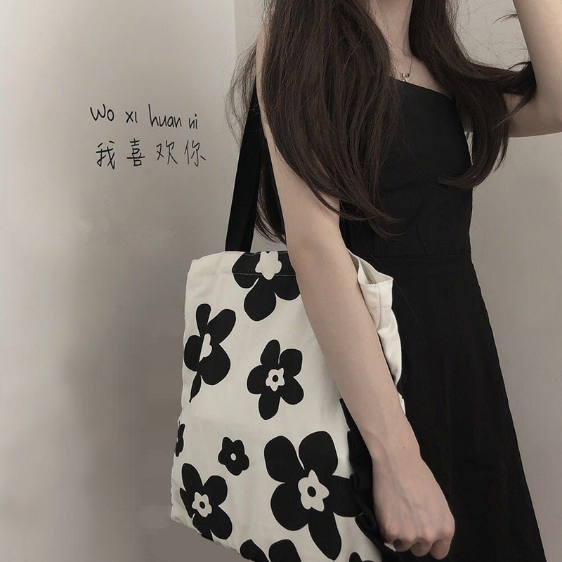 Korean Version of ins Canvas Bag Black and White Hyuna Flower Schoolgirl Fashion Versatile  Shoulder Bag Shopping Bag