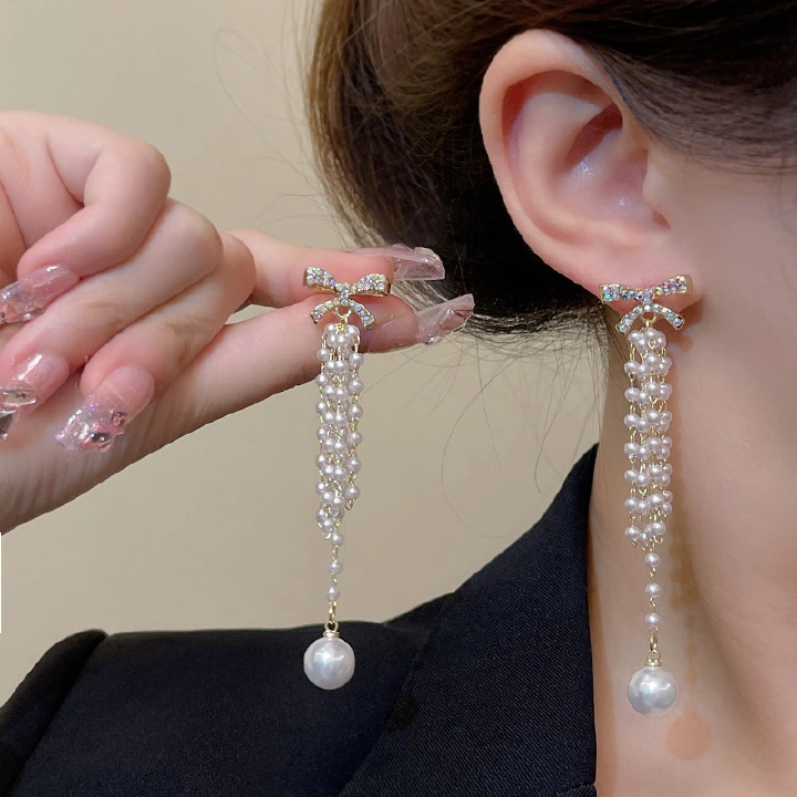 Small group retro temperament, high-end sense, light luxury, arc long tassel earrings, water drop earrings, new style, fashionable earrings, light luxury, high-end sense, small group earrings