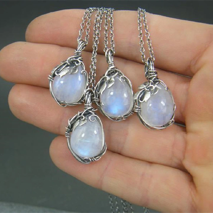 Fashionable and Elegant Time Traveling Jewelry Moonlight Stone Necklace Women's Pendant Retro Trend Made Old Bohemian Leaf Vine Accessories Wholesale