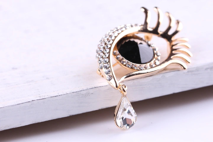 Fashion Trend Crystal Glass Star Same Style Angel Tears Droplet brooch Set with Diamonds Large Eyes Long Eyelash Breastflower Wholesale