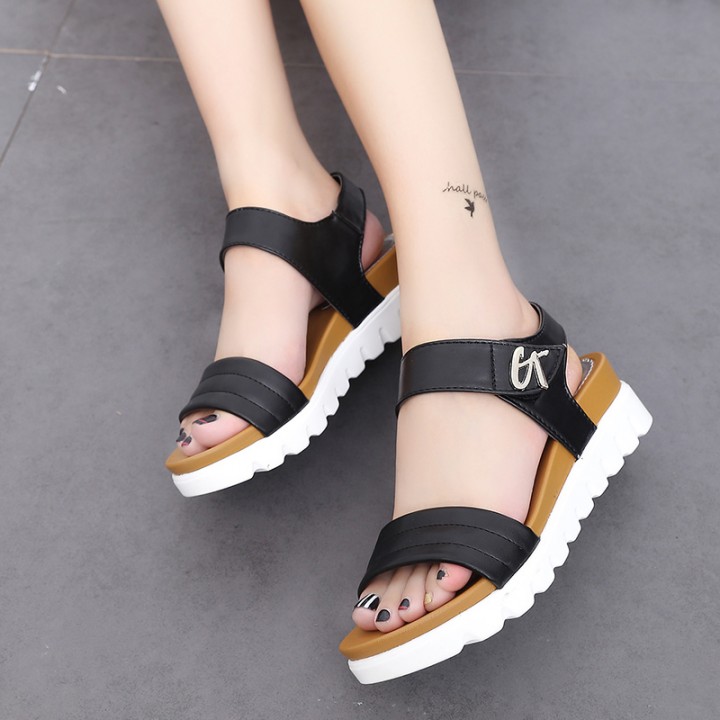 Shoes Woman Fashion Sandals Women Aged Leather Flat Sandals Ladies Shoes